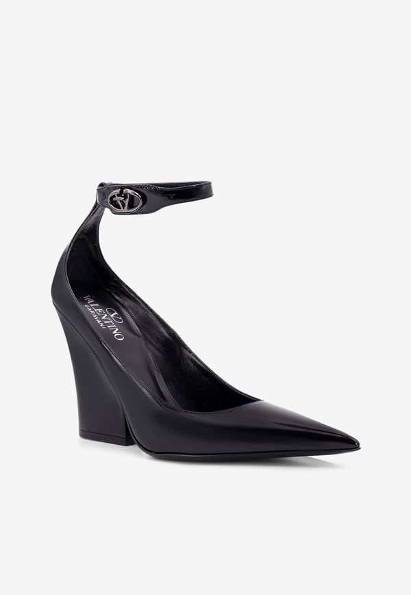 VLogo Locker 105 Patent Leather Pumps