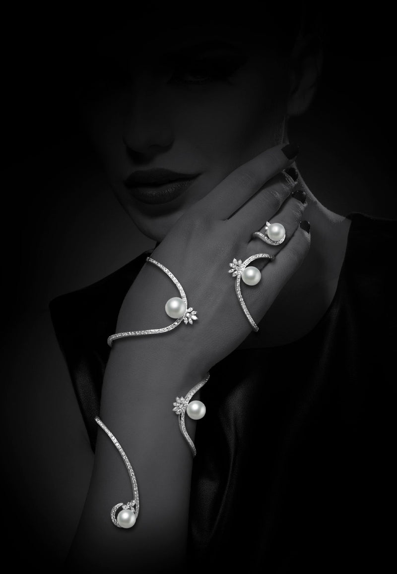 Pearlescent Bracelet in 18-Karat White Gold and Diamond